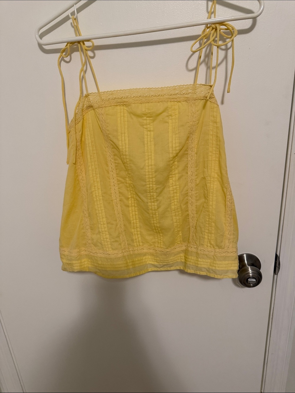 Abercrombie & Fitch Yellow Lace-Trim Tie-Strap Cami. Non smoking. No pets home.